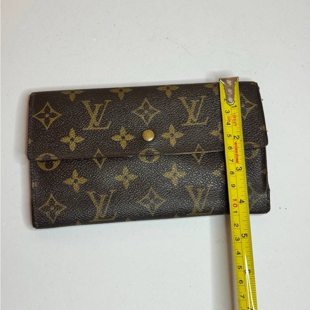 Louis Vuitton Monogram Sarah Wallet - Picture 7 of 12